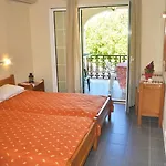 Yannis - On Agios Gordios In Corfu 아파트 *
